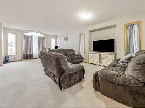 4408 56 Avenue, Taber, AB - Indoor Photo Showing Living Room
