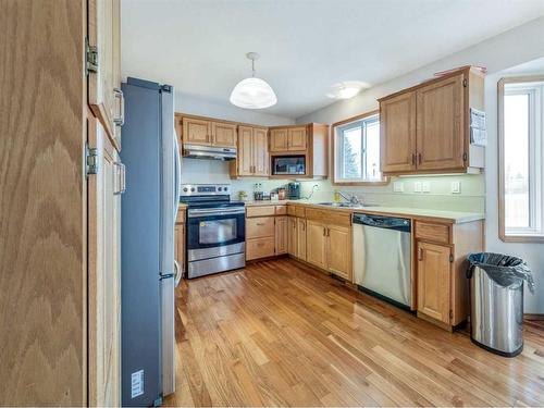 4408 56 Avenue, Taber, AB - Indoor Photo Showing Kitchen
