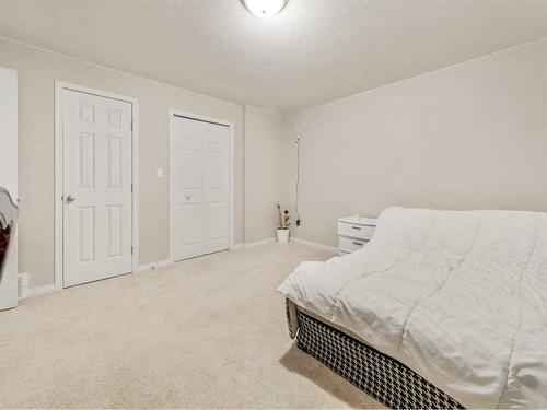 4408 56 Avenue, Taber, AB - Indoor Photo Showing Bedroom