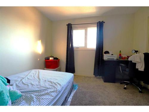 228, 230 Mayor Magrath Drive North, Lethbridge, AB - Indoor Photo Showing Bedroom