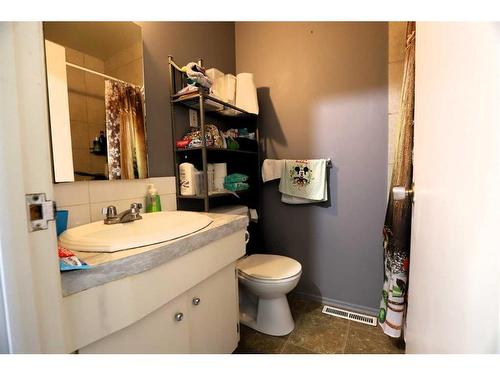 228, 230 Mayor Magrath Drive North, Lethbridge, AB - Indoor Photo Showing Bathroom