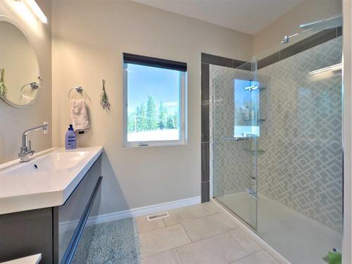 2301 Tecumseh Road, Rural Crowsnest Pass, AB - Indoor Photo Showing Bathroom