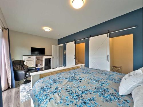 2301 Tecumseh Road, Rural Crowsnest Pass, AB - Indoor Photo Showing Bedroom