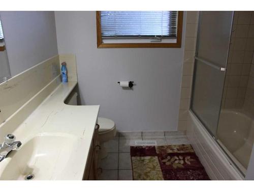 639 Maple Drive, Picture Butte, AB - Indoor Photo Showing Bathroom