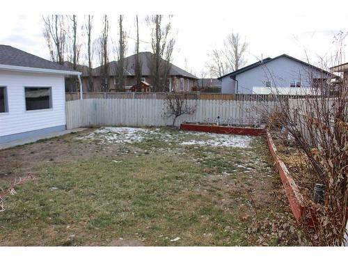 639 Maple Drive, Picture Butte, AB - Outdoor