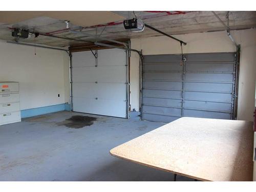 639 Maple Drive, Picture Butte, AB - Indoor Photo Showing Garage