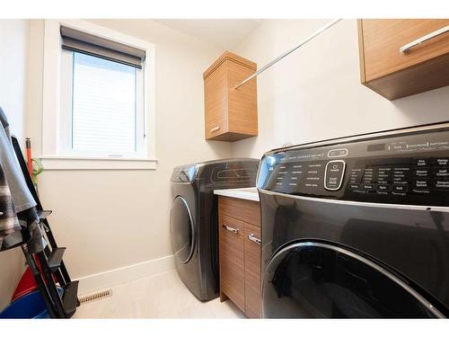 135 Canyon Estates Way West, Lethbridge, AB - Indoor Photo Showing Laundry Room