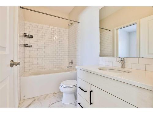 971 40 Avenue North, Lethbridge, AB - Indoor Photo Showing Bathroom