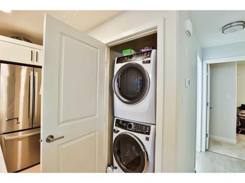 971 40 Avenue North, Lethbridge, AB - Indoor Photo Showing Laundry Room