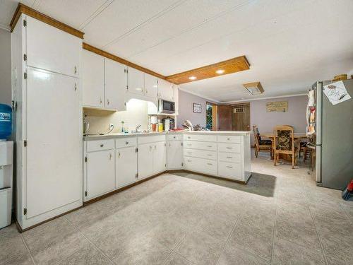 151047 Range Road 171, Enchant, AB - Indoor Photo Showing Kitchen