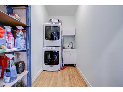 30 Prairie Lake Drive, Taber, AB - Indoor Photo Showing Laundry Room