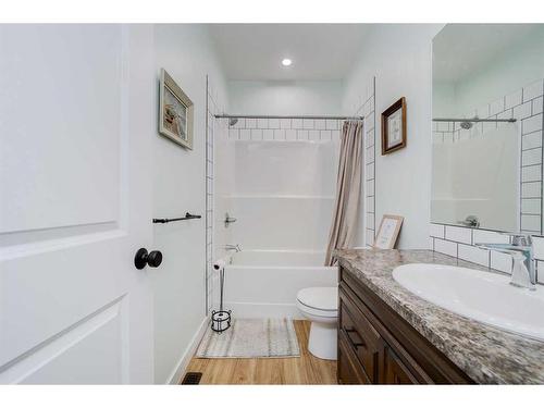 30 Prairie Lake Drive, Taber, AB - Indoor Photo Showing Bathroom