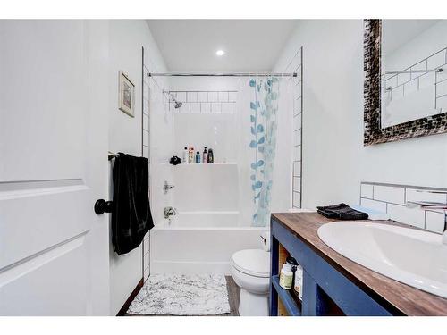 30 Prairie Lake Drive, Taber, AB - Indoor Photo Showing Bathroom