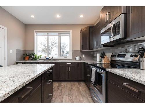 833 17 Street South, Lethbridge, AB - Indoor Photo Showing Kitchen With Upgraded Kitchen