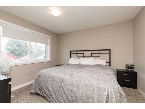 833 17 Street South, Lethbridge, AB - Indoor Photo Showing Bedroom