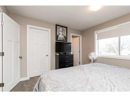 833 17 Street South, Lethbridge, AB - Indoor Photo Showing Bedroom
