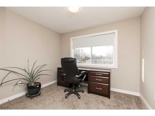 833 17 Street South, Lethbridge, AB - Indoor Photo Showing Other Room