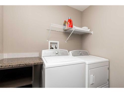 833 17 Street South, Lethbridge, AB - Indoor Photo Showing Laundry Room