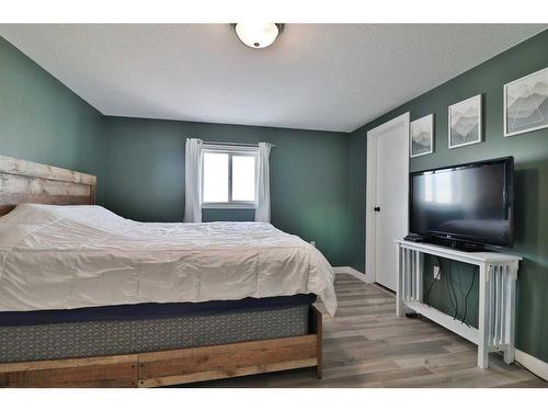251079 Twp Rd 23A, Rural Cardston County, AB - Indoor Photo Showing Bedroom