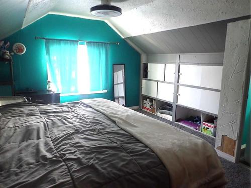 6202 50 Street, Taber, AB - Indoor Photo Showing Bedroom