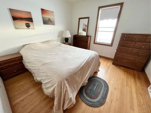 6115 Range Road 302, Rural Pincher Creek No. 9, M.D. Of, AB - Indoor Photo Showing Bedroom