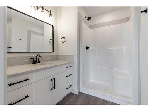 359 9 Street, Fort Macleod, AB - Indoor Photo Showing Bathroom