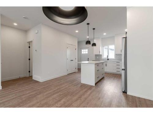 359 9 Street, Fort Macleod, AB - Indoor Photo Showing Kitchen