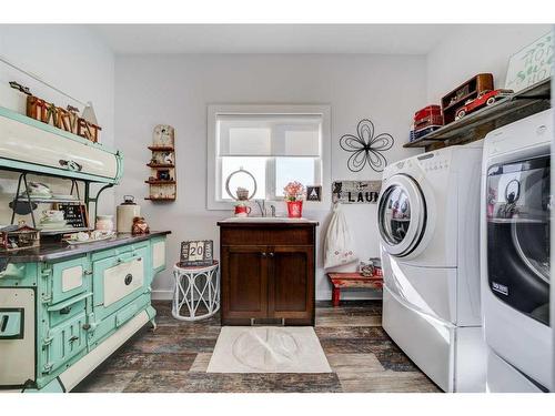 100049 Rng Rd 184, Taber, AB - Indoor Photo Showing Laundry Room