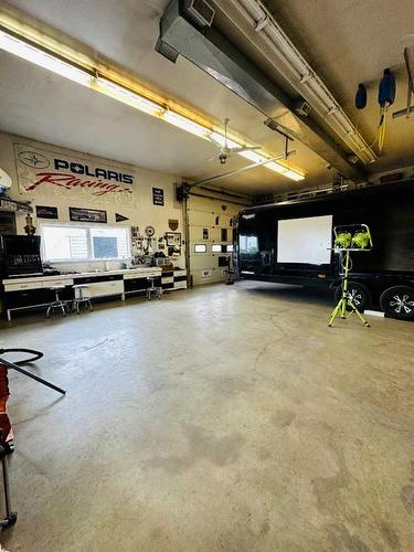 100049 Rng Rd 184, Taber, AB - Indoor Photo Showing Garage