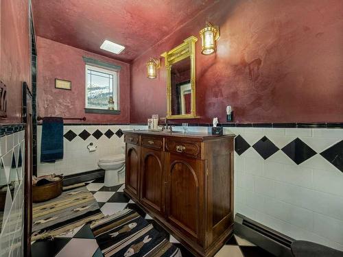 2725 Valley Ridge Road, Frank, AB - Indoor Photo Showing Bathroom