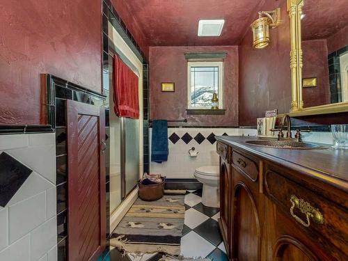 2725 Valley Ridge Road, Frank, AB - Indoor Photo Showing Bathroom