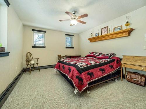 2725 Valley Ridge Road, Frank, AB - Indoor Photo Showing Bedroom