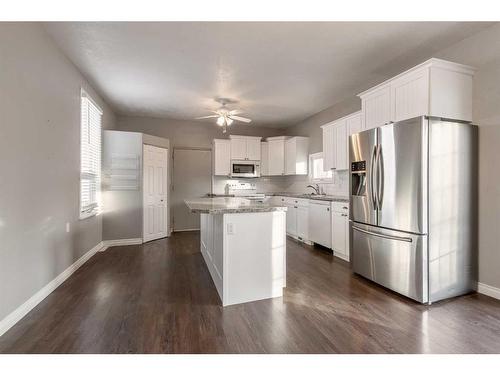 162 7 Street West, Cardston, AB - Indoor Photo Showing Kitchen With Upgraded Kitchen