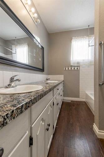 162 7 Street West, Cardston, AB - Indoor Photo Showing Bathroom