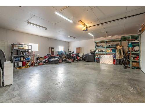 162 7 Street West, Cardston, AB - Indoor Photo Showing Garage