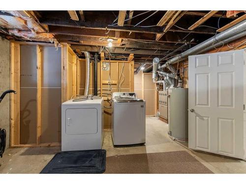 162 7 Street West, Cardston, AB - Indoor Photo Showing Laundry Room