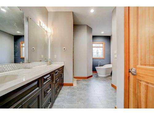 48 Villa Vega Acres, Rural Pincher Creek No. 9, M.D. Of, AB - Indoor Photo Showing Bathroom