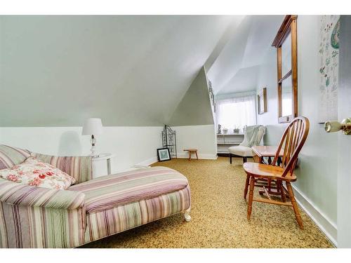 1158 Albert Avenue, Pincher Creek, AB - Indoor Photo Showing Bedroom