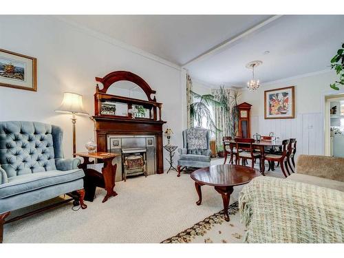 1158 Albert Avenue, Pincher Creek, AB - Indoor Photo Showing Living Room