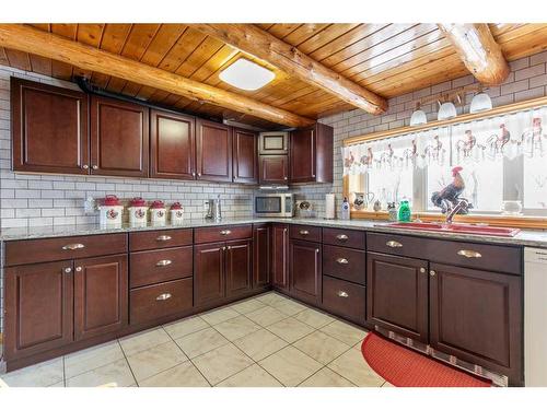 262072 Twp Road 91A, Fort Macleod, AB - Indoor Photo Showing Kitchen With Double Sink