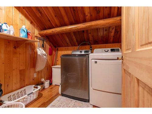262072 Twp Road 91A, Fort Macleod, AB - Indoor Photo Showing Laundry Room