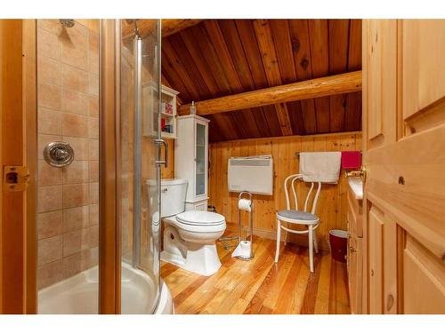 262072 Twp Road 91A, Fort Macleod, AB - Indoor Photo Showing Bathroom