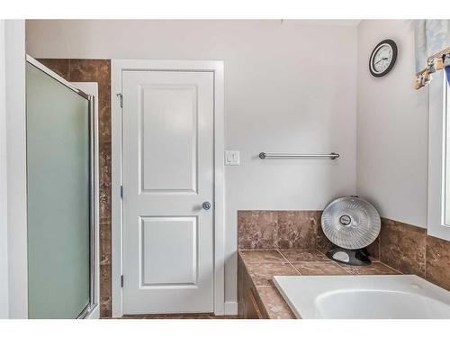 128 Rivermill Landing West, Lethbridge, AB - Indoor Photo Showing Bathroom