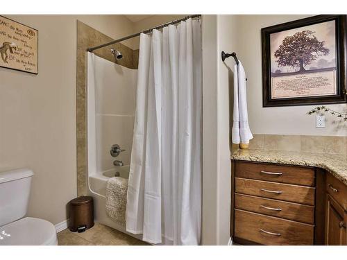 387 Couleecreek Court South, Lethbridge, AB - Indoor Photo Showing Bedroom