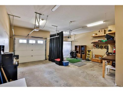 387 Couleecreek Court South, Lethbridge, AB - Indoor Photo Showing Garage