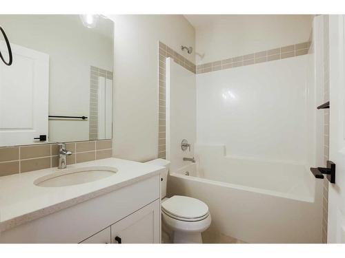 509 Riverhills Way West, Lethbridge, AB - Indoor Photo Showing Bathroom