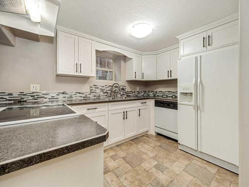 729 7 Street South, Lethbridge, AB - Indoor Photo Showing Kitchen With Double Sink With Upgraded Kitchen