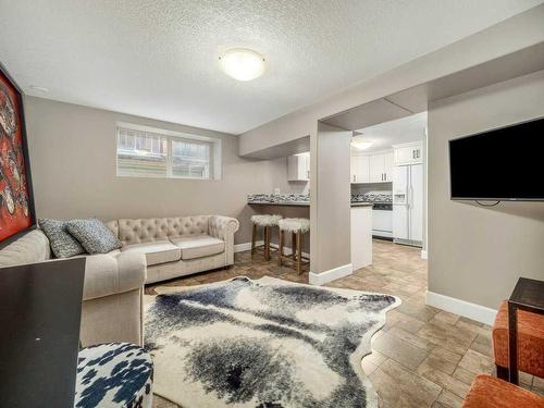 729 7 Street South, Lethbridge, AB - Indoor Photo Showing Living Room