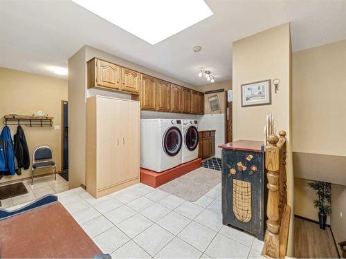 5818 46 Street, Taber, AB - Indoor Photo Showing Laundry Room