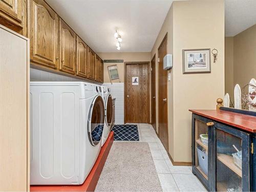 5818 46 Street, Taber, AB - Indoor Photo Showing Laundry Room